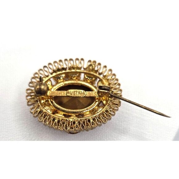 Vintage Austrian Gold-Tone Brooch With Red & Pink Rhinestones Oval Design - Picture 2 of 3